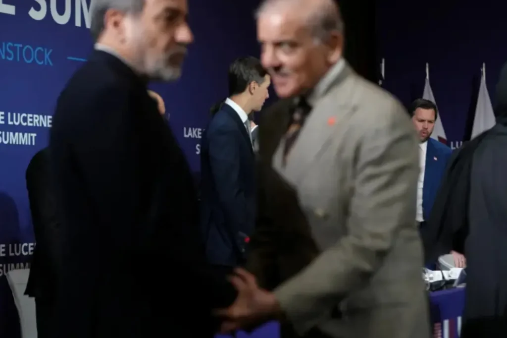 گزارش گاردین از اخبار دیپلماتیک ایران و آمریکا / رد ادعای انصراف ایران از پیش‌شرط‌های خود