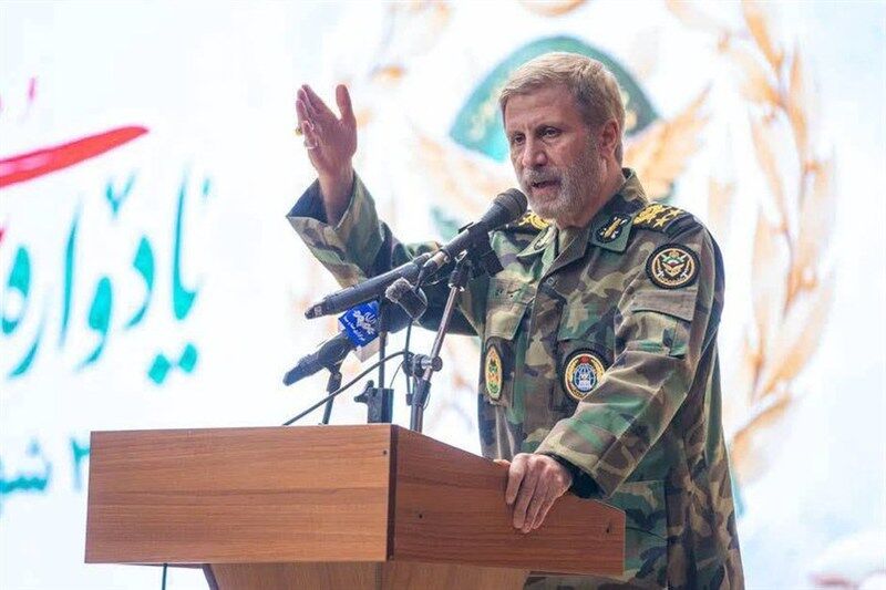فرمانده کل ارتش: با هوشیاری و آمادگی کامل ایستاده‌ایم/ در دفاع از ایران، لحظه‌ای درنگ نخواهیم کرد