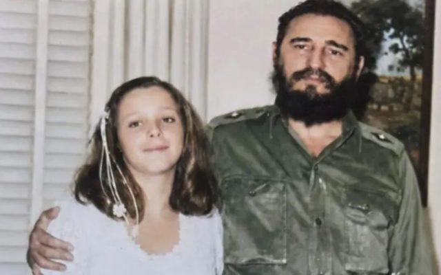 دختر فراریِ فیدل کاسترو: پدرم عروسکی به من داد که لباس خودش را پوشیده بود، من موهای ریش کوچکش را می‌کشیدم