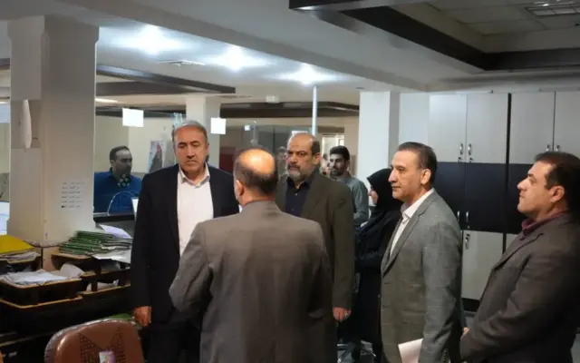 بررسی میدانی مسائل و موضوعات اداره کل تامین اجتماعی شعبه دوم استان با حضور سرزده بازرس کل قضایی لرستان