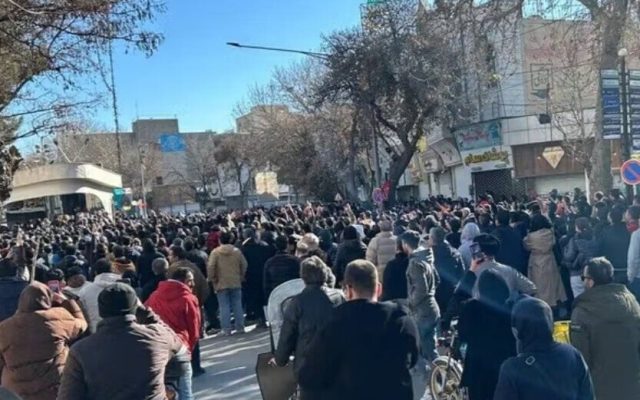 غلبهٔ «منتقدان سکولار عدالتخواه» بر آرایش سیاسی/ نقشهٔ ۶ گانهٔ گرایشهای سیاسی و اجتماعی/ ناکارآمدی دوگانه موافق و مخالف برای فهم جامعه ایران