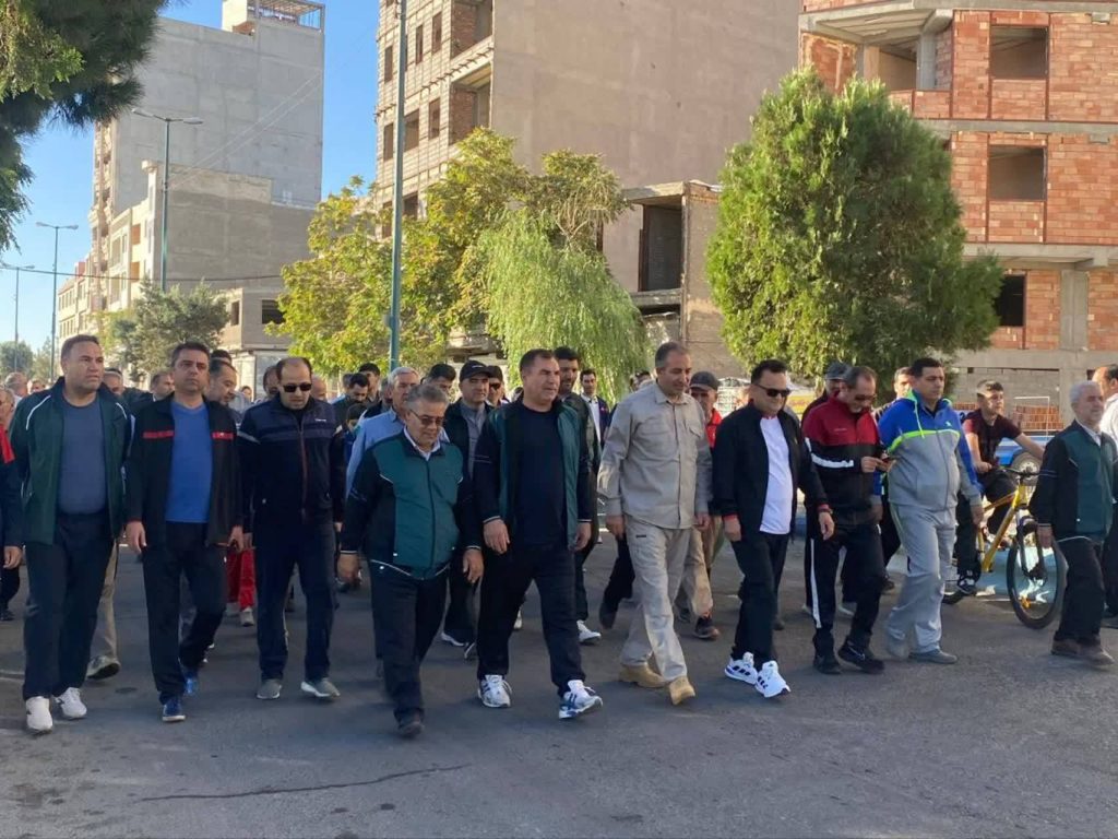 همایش پیاده روی خانوادگی در میاندوآب برگزار شد