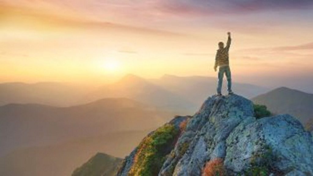 چه رابطه‌ای میان توکل و تلاش وجود دارد؟ آیا توکل و تلاش با یکدیگر منافات دارند؟