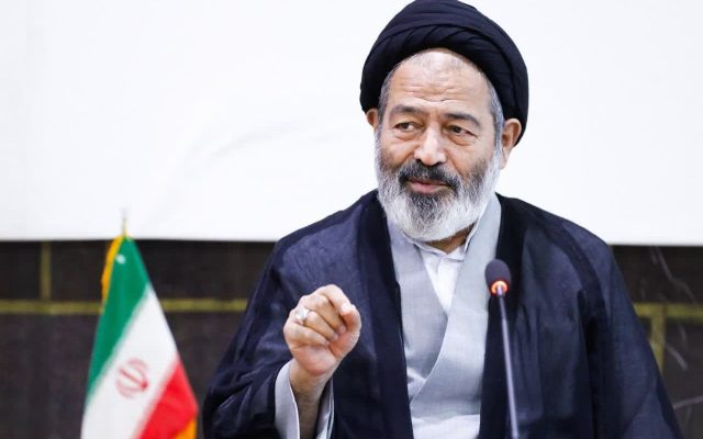نواب: آیت‌الله شبیری زنجانی بر پیوند علم و معنویت تأکید داشت