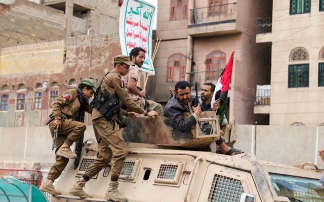 جنگ نامتقارن حوثیها با عربستان/ چرا ارتش 80 میلیارد دلاری بن سلمان از پسِ آنها بر نمیآید؟+ فیلم