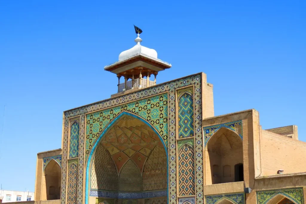 تزئینات کاشی‌کاری مسجدالنبی (ص) قزوین مرمت شد