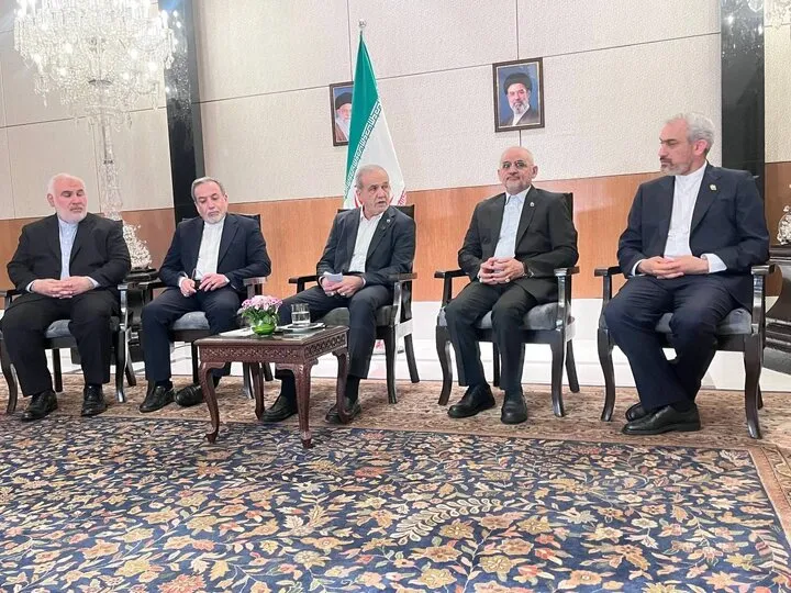 مسعود پزشکیان: با ولیعهد ابوظبی توافق کردیم گذشته را کنار بگذاریم و به آینده نگاه کنیم