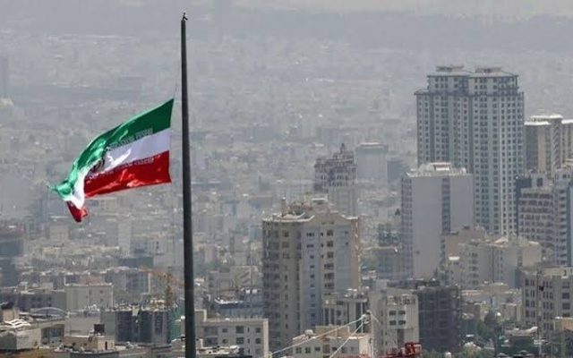 هشدار باد خیلی شدید در تهران؛ احتمال سقوط اجسام از ارتفاع/ دما به ۳۶ درجه میرسد