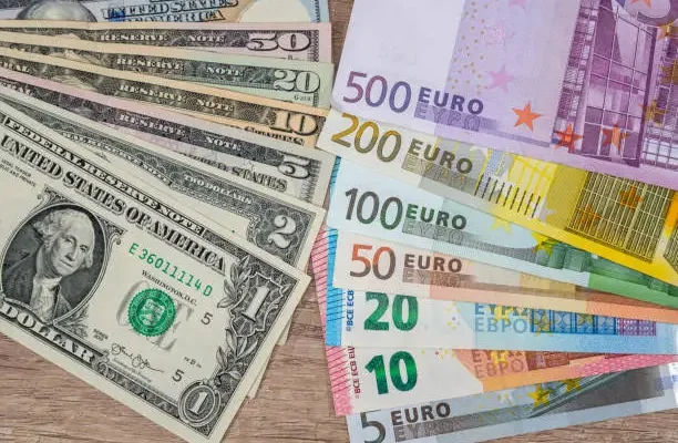 پیش بینی قیمت دلار سه شنبه ۳۱ شهریور ۱۴۰۵ / احتمال حرکت قیمت به سمت محدوده ۲۳۲ تا ۲۳۵ هزار تومان