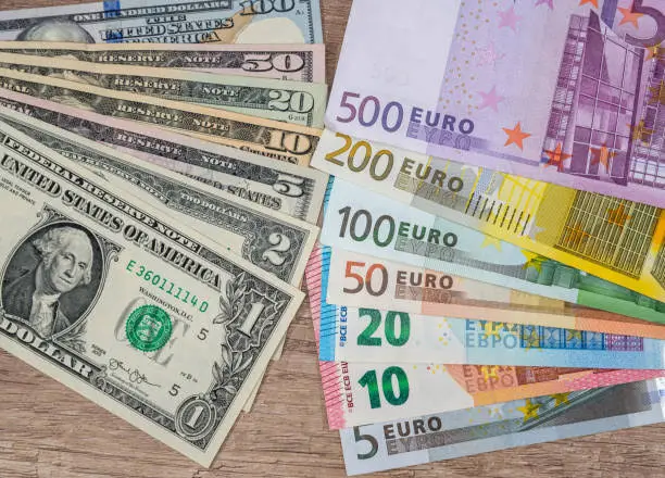 پیش بینی قیمت دلار سه شنبه ۳۱ شهریور ۱۴۰۵ / احتمال حرکت قیمت به سمت محدوده ۲۳۲ تا ۲۳۵ هزار تومان