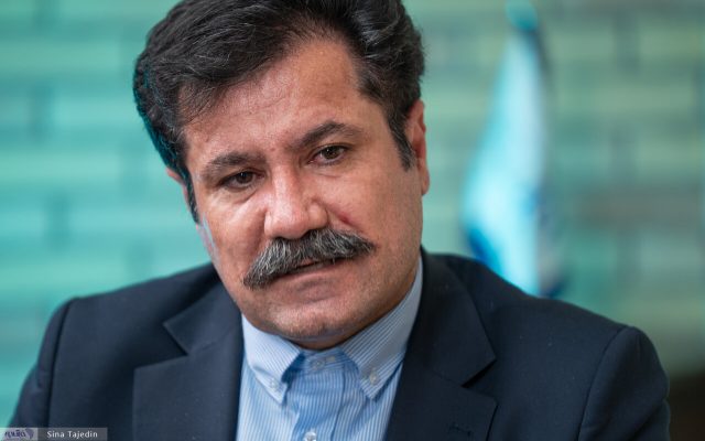 نفی مذاکره با افزایش انتظارات اقتصادی تناقض دارد؟/ حسین زاده: کجای تاریخ، کشوری که در خاک و مرزهای خود می‌جنگیده، هم‌زمان به پویایی اقتصادی رسیده است
