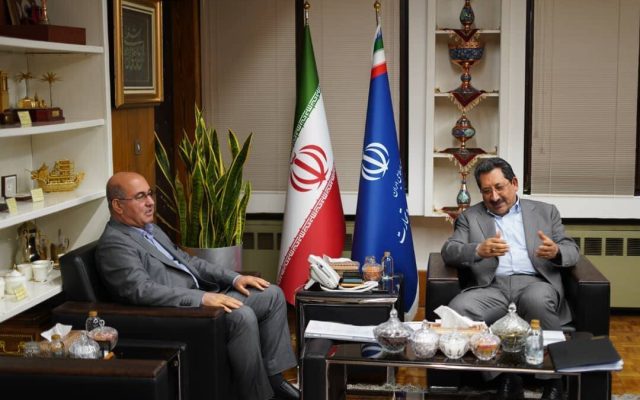 دیدار دهقان ناصرآبادی با وزیر صمت/کازرون و کوه‌چنار در مسیر جهش صنایع معدنی شمش منیزیم و کربنات سدیم