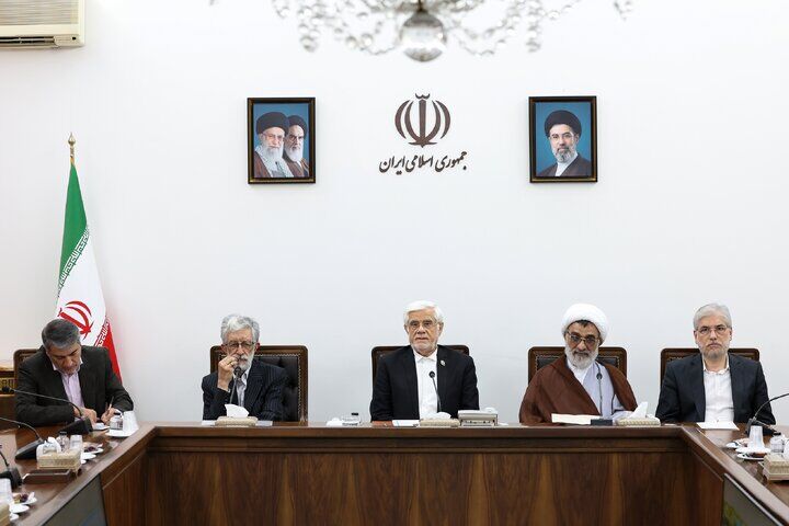 عارف: شرایط امروز کشور حتی با دو سال قبل متفاوت است/ اگر مذاکرات اخیر به یادداشت تفاهم برسد، شرایط ما در برابر آمریکا تغییر نمی‌کند