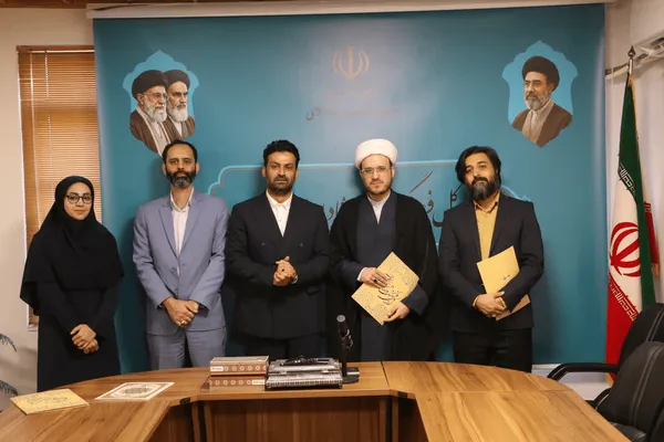برگزاری آیین رونمایی از پوستر جشنواره ملی شعر آیات در شیراز