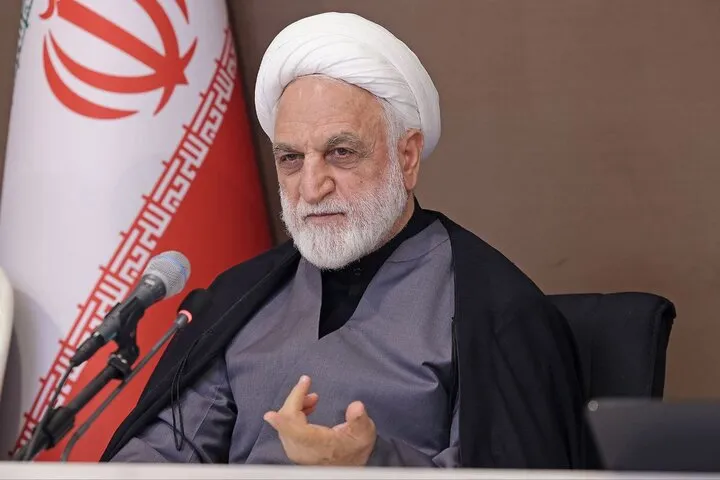بساط برهنگی باید جمع شود؛ از هیاهو نترسید