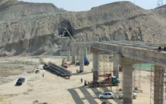 آغاز تیرگذاری پل خاص بزرگراه کنارتخته–دالکی