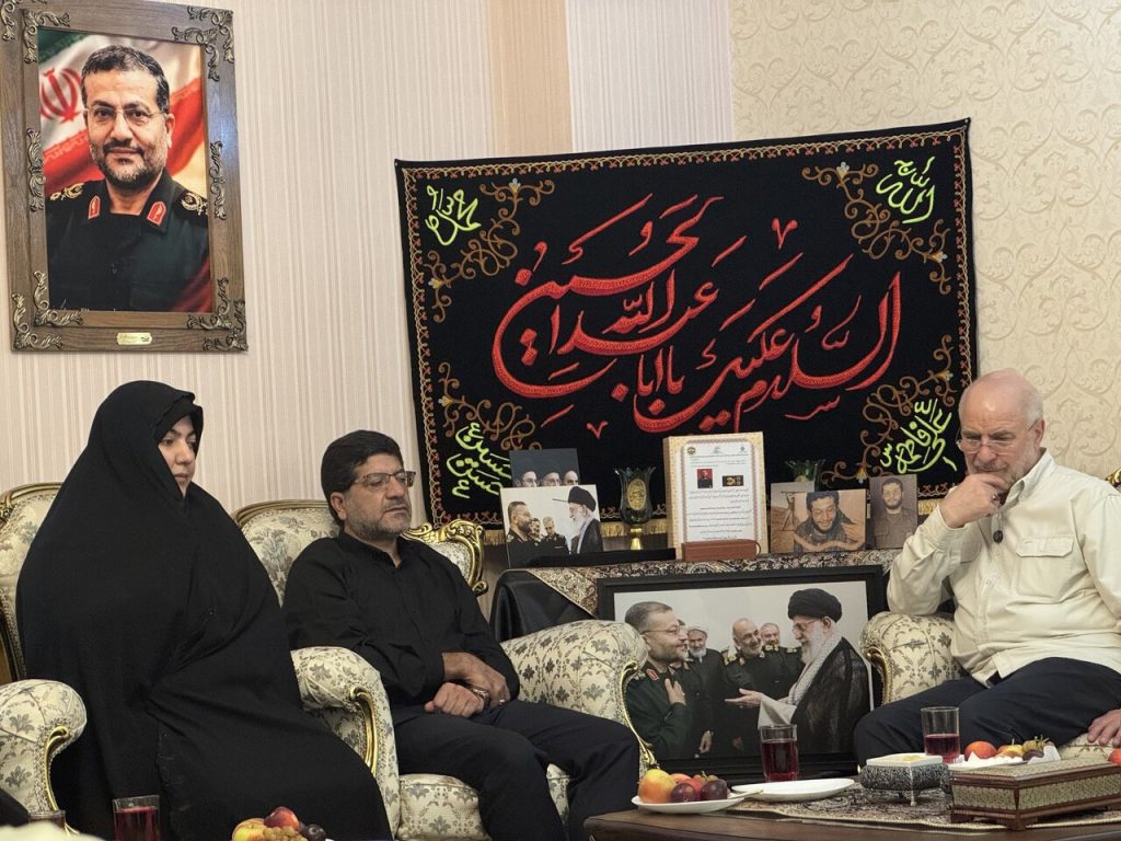 توصیف جدید قالیباف از دو جنگ تحمیلی اخیر در دیدار با خانواده شهید سلیمانی؛ وقتی تمام شیاطین در مقابل ایران صف کشیدند...