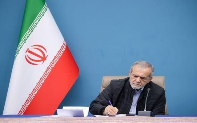 پزشکیان: شعر شهریار همزمان ریشه در سنت دارد و با زمانه خویش نیز سخن میگوید