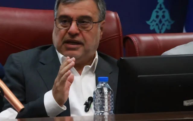 نماینده ایلام در مجلس: هر کسی سرعت توسعه استان را کاهش دهد، در زمین دشمن بازی می‌کند
