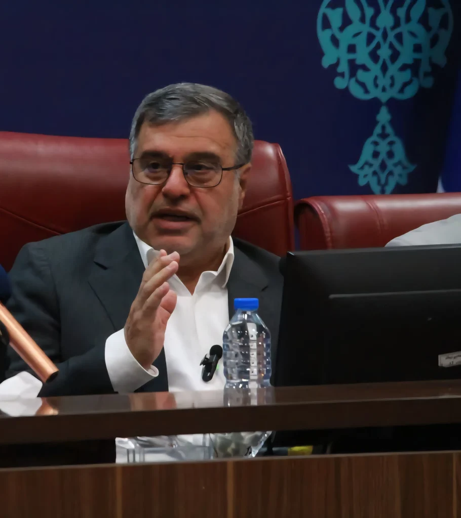 نماینده ایلام در مجلس: هر کسی سرعت توسعه استان را کاهش دهد، در زمین دشمن بازی میکند