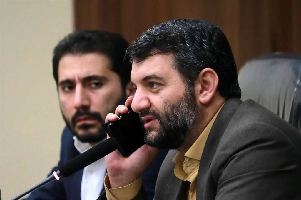 حجت عبدالملکی دوباره انتقاد کرد؛ دولت خبر مذاکره با کشورهای خلیج فارس را اعلام کرد، قیمت نفت خام ۶ دلار سقوط کرد! مدیونید اگه فکر کنید به هم ربط دارن!