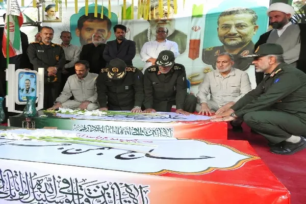 حضور جانشین فرمانده کل سپاه در جوار مزار شهید سلیمانی