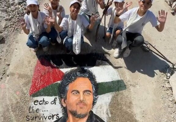 نقاشی کودکان غزه برای مارک روفالو؛ پیامی مهرآمیز از دل ویرانی