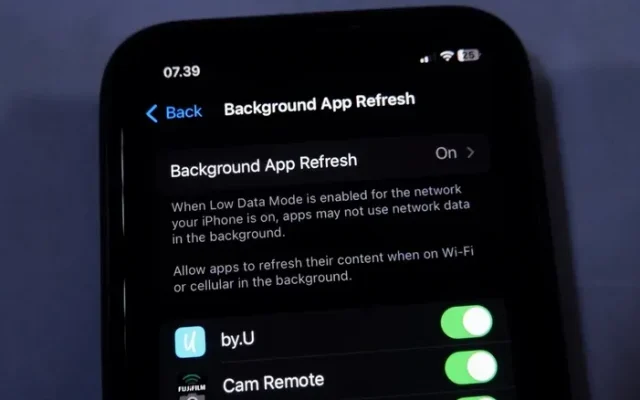 Background App Refresh در آیفون چیست و چه کاری انجام می‌دهد؟