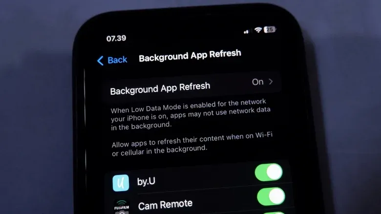 Background App Refresh در آیفون چیست و چه کاری انجام می‌دهد؟