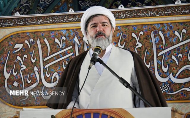 پیگیری جبران خسارات سیل و تأکید بر آمادگی دفاعی در نماز جمعه دیباج