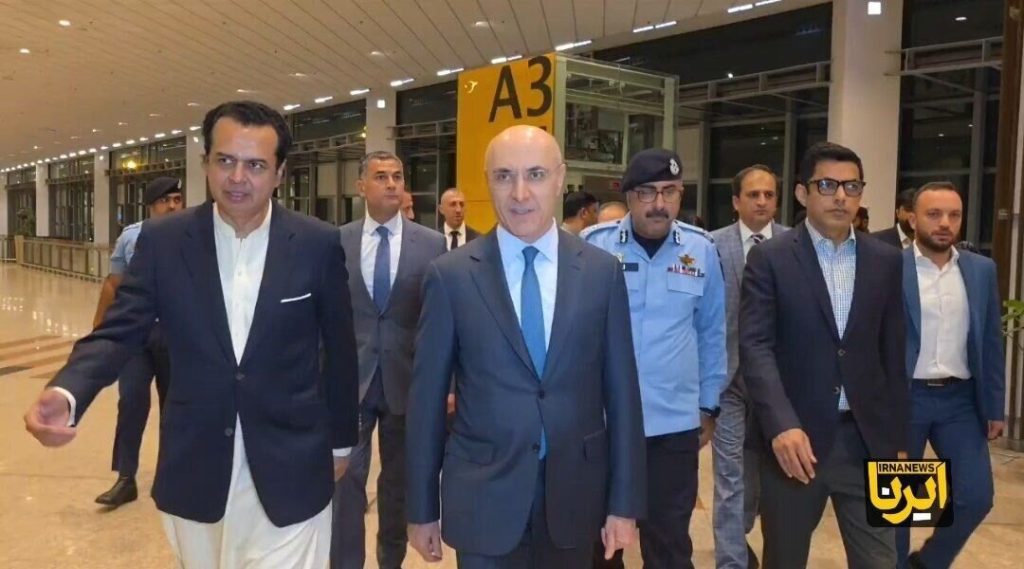 وزیر کشور لبنان به پاکستان رفت