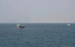 زخمی شدن ۸ ملوان نیروی دریایی آمریکا در تنگه هرمز