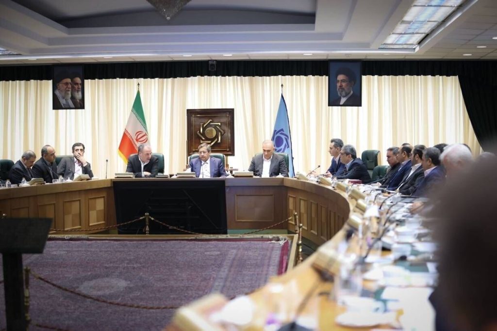 تذکر جدی همتی به بانکها؛ تراکنشهای مشکوک به مراجع قضایی معرفی میشوند