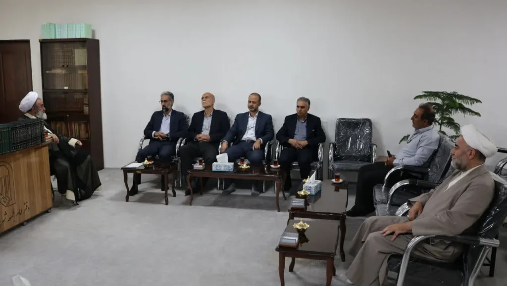 هیئت امنای هیئت حماسه عاشورا با امام جمعه مرند دیدار کردند