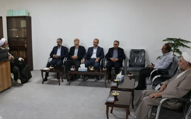 هیئت امنای هیئت حماسه عاشورا با امام جمعه مرند دیدار کردند