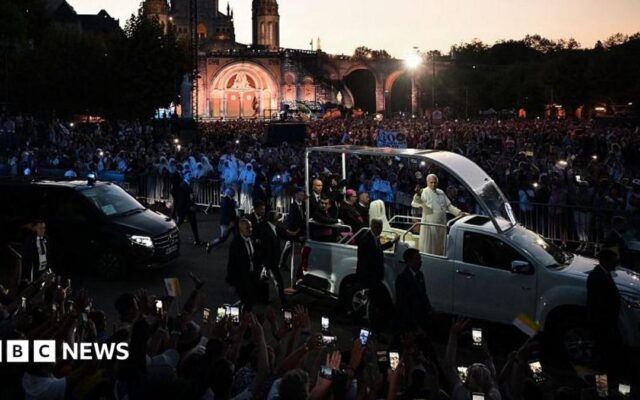 Watch: Thousands turn out to see Pope during Lourdes and Paris visit
