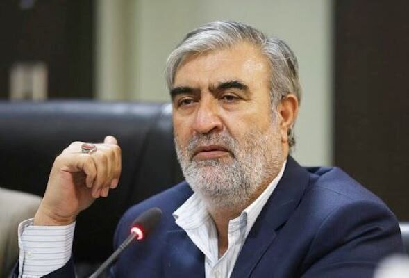 واکنش رئیس کمیسیون امنیت به ارسال پرونده هسته ای ایران به شورای امنیت / باید منتظر پاسخ نظام باشند/ اجازه زیاده‌خواهی به آمریکایی‌ها را نخواهیم داد