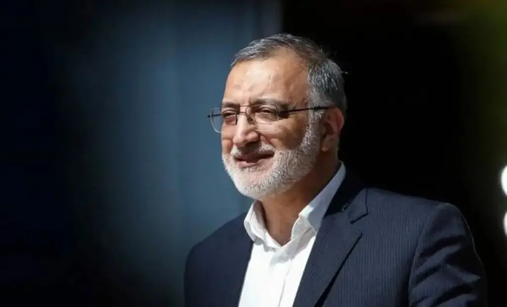 طعنه روزنامه اطلاعات به شهردار تهران: همان تاکسی‌های برقی را هم نمی‌توانید اداره کنید؛ برقی کردن همه تهران پیشکش