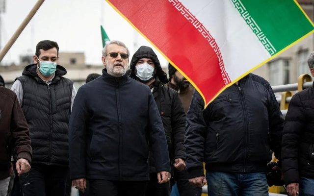 کاربران خبرآنلاین نظر دادند؛ برای لاریجانی تله پهن کردند؛ پیشنهاد دبیر شورای عالی امنیت ملی بخشی از نقشه بود!/ ملت ایران از خیلی از مسئولان جلوتر است!