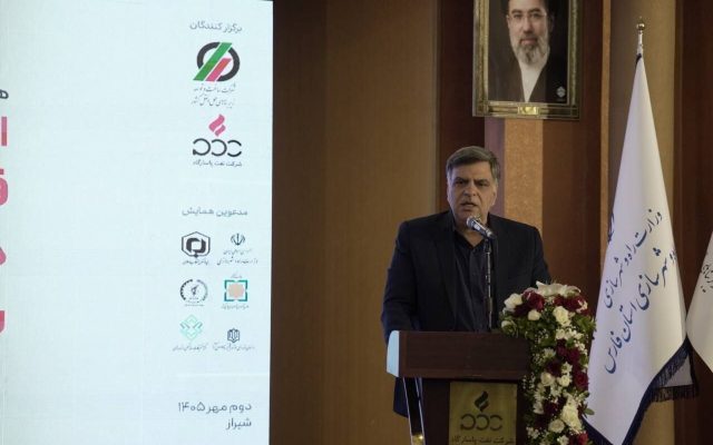 مدیرکل بودجه وزارت راه:قیر اصلاحشده دوام آسفالت را افزایش میدهد/ سالانه یک میلیون تن قیر در اختیار وزارت راه