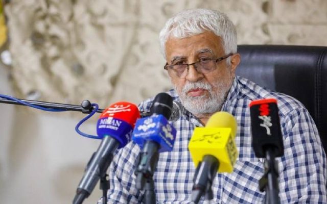 رهبرِ شهیدِ انقلاب در هر دیداری سراغ کتابهای جدید را میگرفتند + فیلم