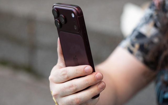 Apple’s clever software solution lets iPhone batteries skirt shipping limits