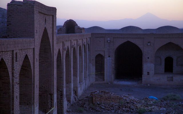 حکم شلاق و زندان پرستو احمدی قطعی شد | دادگاه تجدیدنظر قم حکم پرونده «کنسرت کاروانسرا» را تأیید کرد