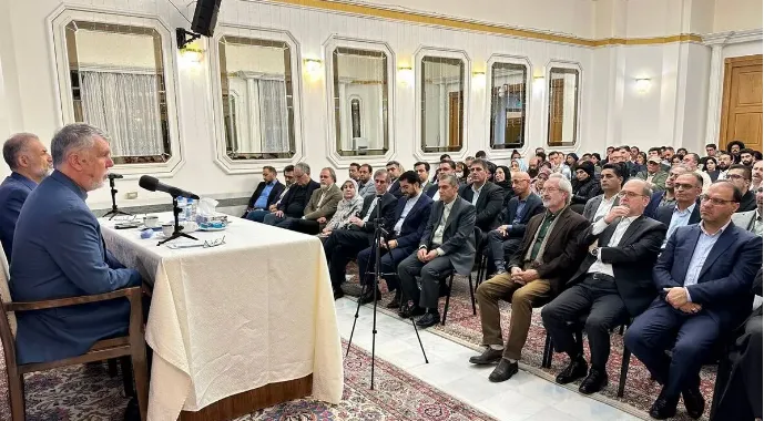تأکید صالحی بر ترسیم نقشه راه مناسبات فرهنگی با روسیه؛ هنرمندان سفرای ملت هستند