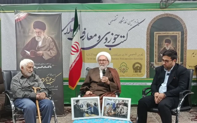 تجلیل از حاج مرتضی آخوندی در یازدهمین نمایشگاه کتب حوزوی مشهد