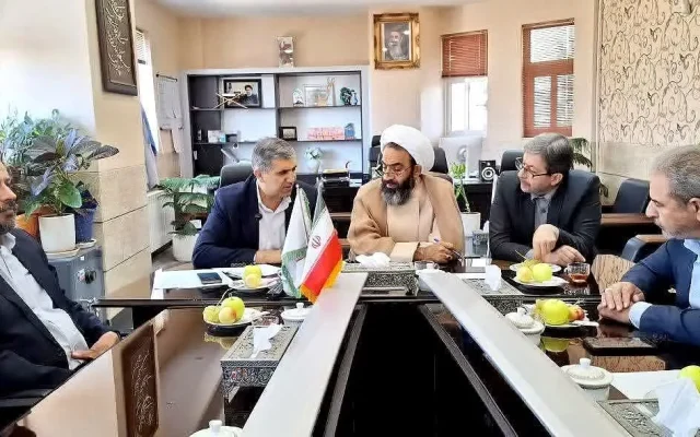ضرورت توزیع عادلانه اعتبارات و توسعه زیرساخت‌های سمیرم/ از تولید ۲۵۰ هزار تن سیب ارگانیک تا چالش‌های جاده‌ای و آموزشی