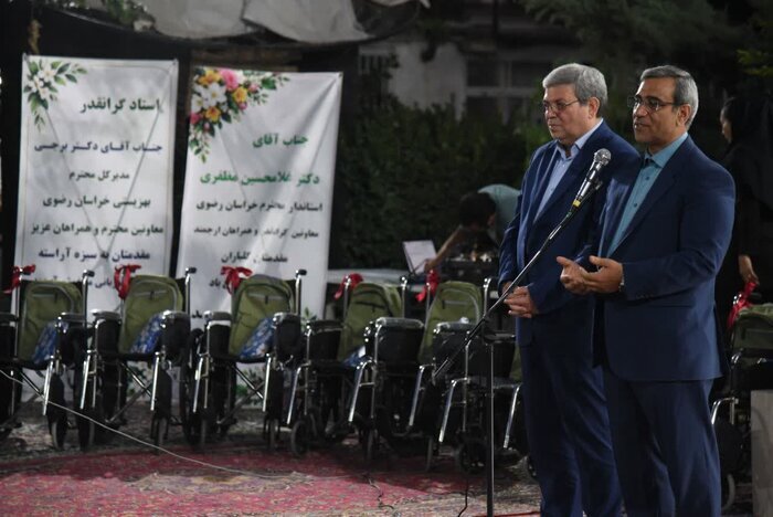 توان‌خواهان دانش‌آموز خراسان رضوی ۳۰۰ ویلچر تحویل گرفتند