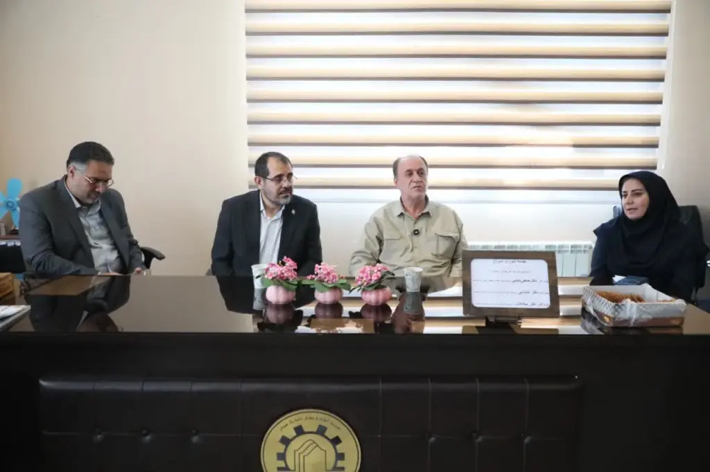 اصلاح حقوق معلمان، کلید حل مشکلات آموزش و پرورش است