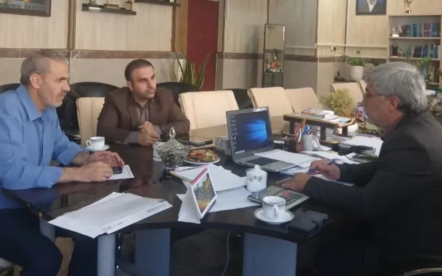 اهدای بسته‌های آموزشی بنیاد فاتح به دانش‌آموزان کم‌برخوردار بیش از ۴۰ مدرسه کرج