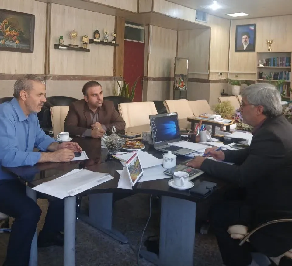 اهدای بستههای آموزشی بنیاد فاتح به دانشآموزان کمبرخوردار بیش از ۴۰ مدرسه کرج